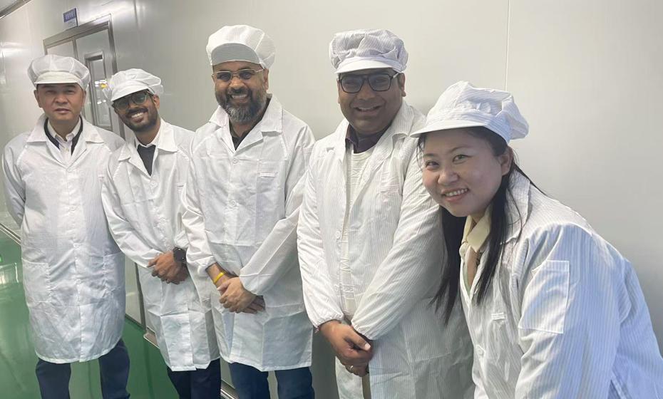 Лидер индийской промышленной отрасли посетил компанию Goldenvision и подтвердил крупный заказ на производство дисплеев с поворотными ручками.